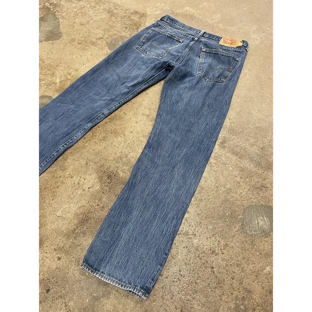 Levis 501 Jeans Mens 33x32 Medium‎ Wash Blue Straight Leg Button Fly Distressed